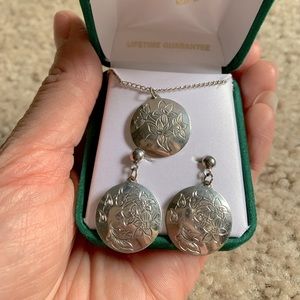 Floral silver necklace and earring set